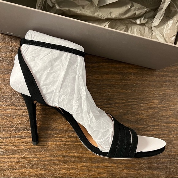 NWT Halston Heritage Suede Heels- Size 7.5 - Picture 4 of 7